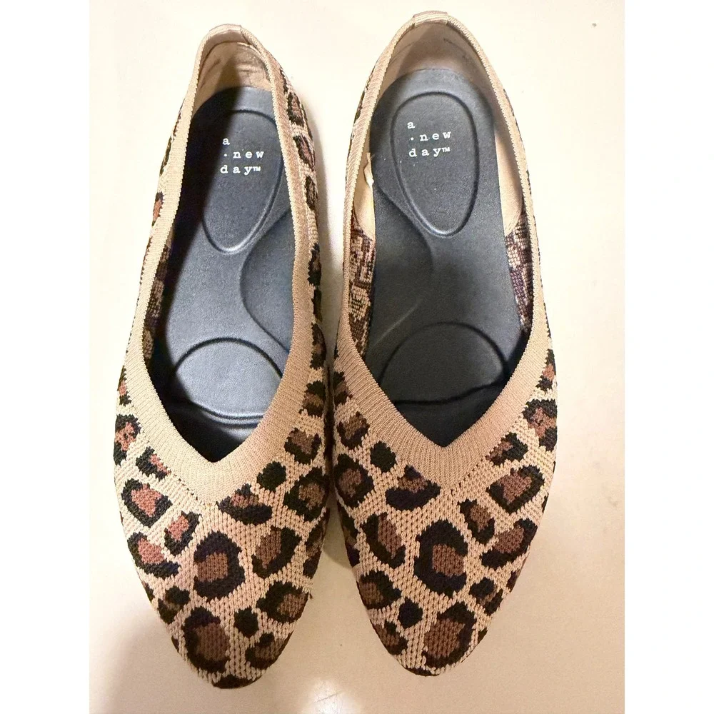 A New Day Womens Leopard Print Knit Pointed Toe Ballet Flats Brown Tan Size 7.5 - Picture 2 of 6